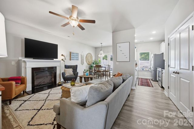 10041 Brittondale Lane, Charlotte, NC 28215