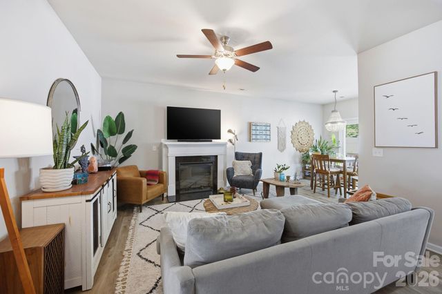 10041 Brittondale Lane, Charlotte, NC 28215