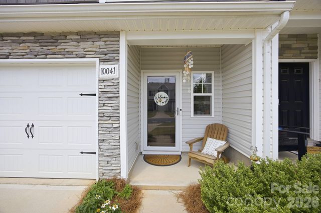 10041 Brittondale Lane, Charlotte, NC 28215