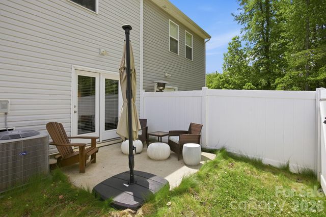 10041 Brittondale Lane, Charlotte, NC 28215