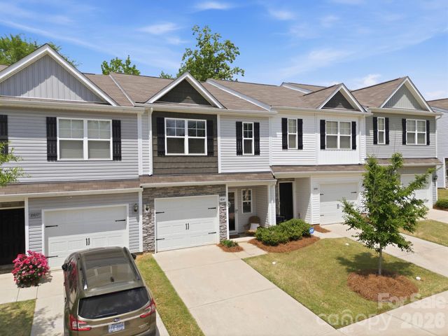 10041 Brittondale Lane, Charlotte, NC 28215