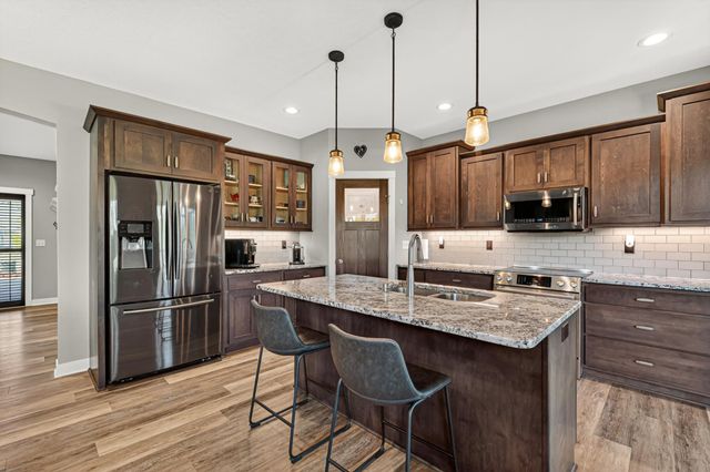6497 Summit Pine Lane NW, Rochester, MN 55901