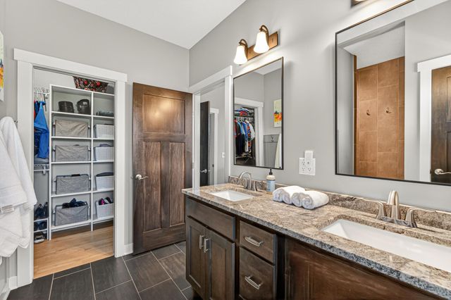 6497 Summit Pine Lane NW, Rochester, MN 55901