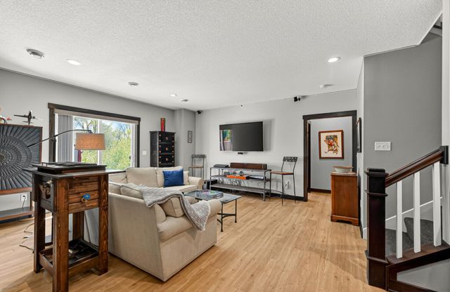 6497 Summit Pine Lane NW, Rochester, MN 55901