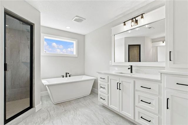 1505 SW Arbormill Terrace, Lee's Summit, MO 64082
