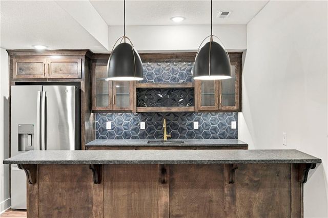 1505 SW Arbormill Terrace, Lee's Summit, MO 64082