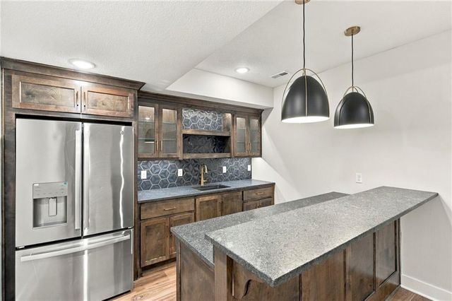 1505 SW Arbormill Terrace, Lee's Summit, MO 64082