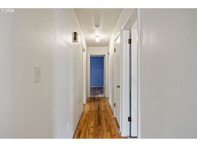 1402 Se COURT Ave, Roseburg, OR 97470