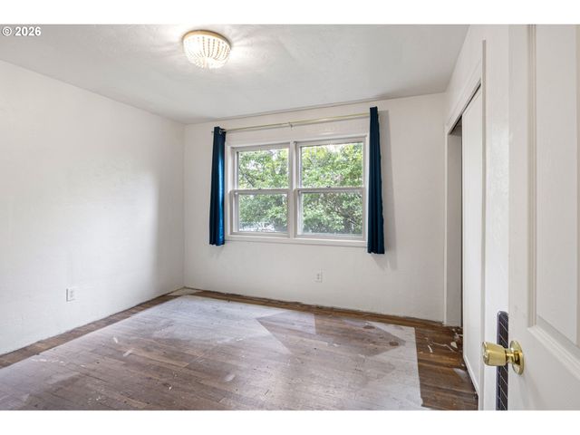 1402 Se COURT Ave, Roseburg, OR 97470