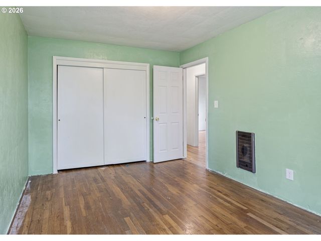 1402 Se COURT Ave, Roseburg, OR 97470