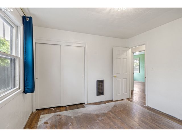 1402 Se COURT Ave, Roseburg, OR 97470