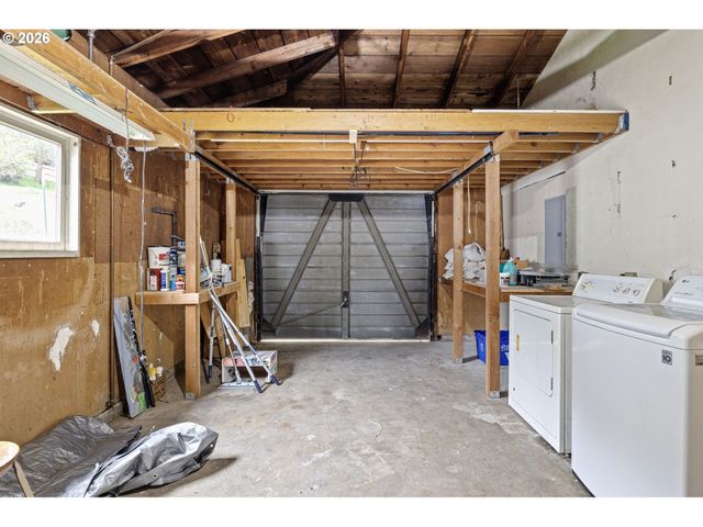 1402 Se COURT Ave, Roseburg, OR 97470