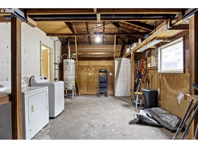 1402 Se COURT Ave, Roseburg, OR 97470