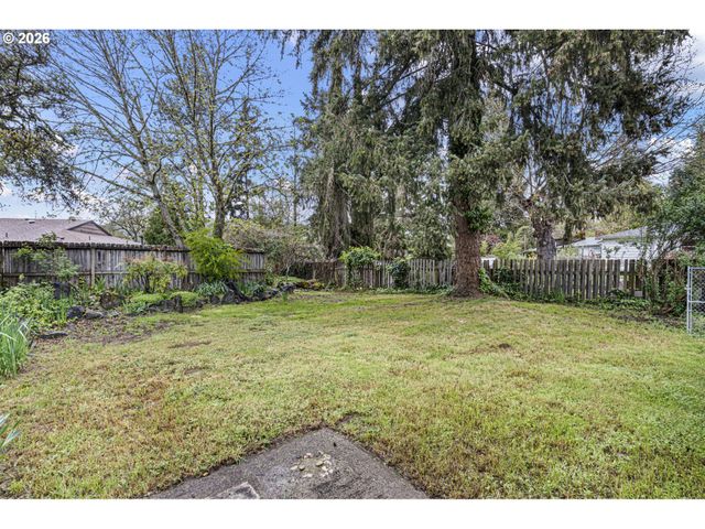 1402 Se COURT Ave, Roseburg, OR 97470