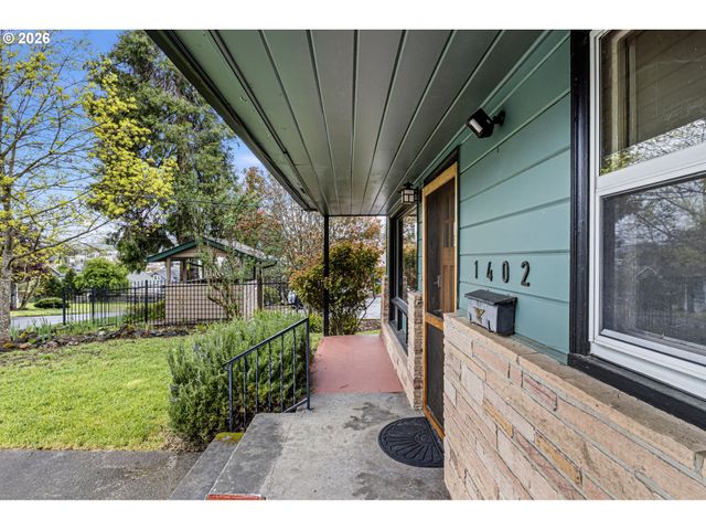 1402 Se COURT Ave, Roseburg, OR 97470