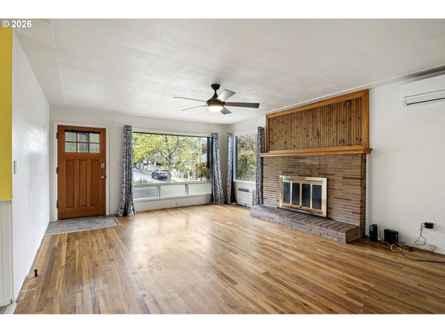 1402 Se COURT Ave, Roseburg, OR 97470