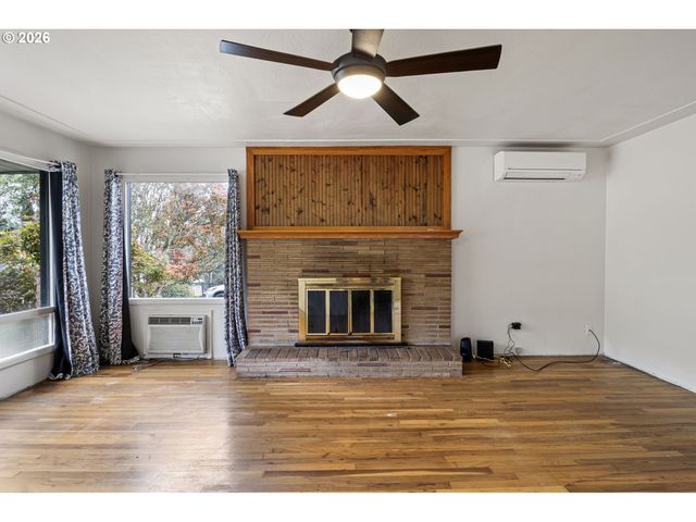 1402 Se COURT Ave, Roseburg, OR 97470