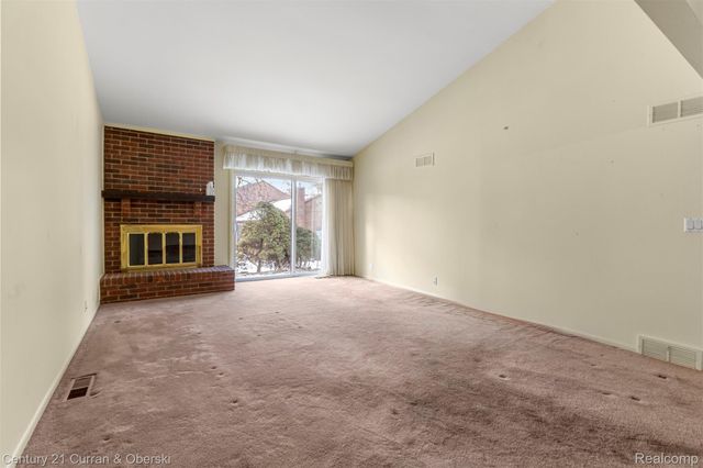 15 Kimberly Lane 56, Dearborn, MI 48120