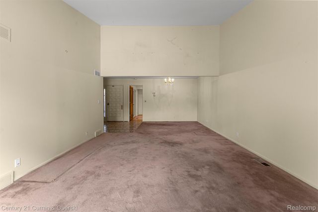 15 Kimberly Lane 56, Dearborn, MI 48120