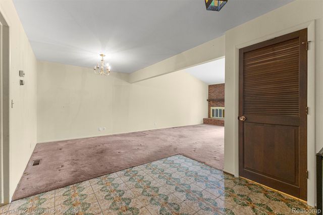 15 Kimberly Lane 56, Dearborn, MI 48120