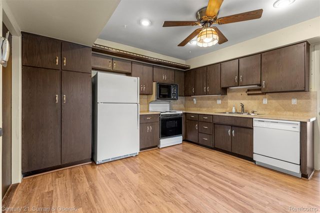 15 Kimberly Lane 56, Dearborn, MI 48120