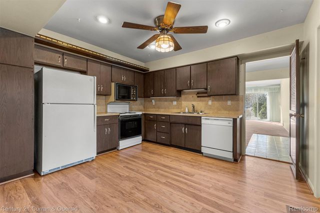 15 Kimberly Lane 56, Dearborn, MI 48120