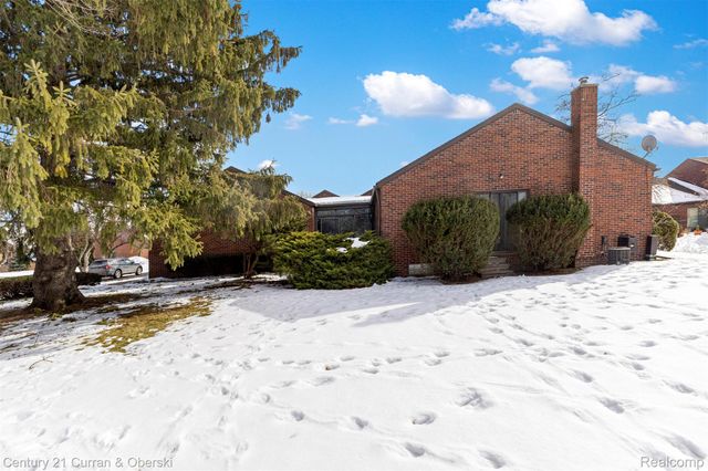 15 Kimberly Lane 56, Dearborn, MI 48120