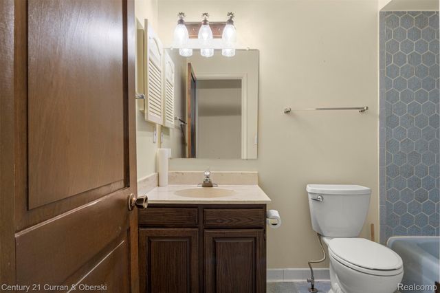 15 Kimberly Lane 56, Dearborn, MI 48120