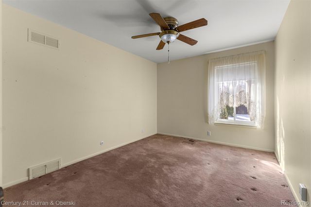 15 Kimberly Lane 56, Dearborn, MI 48120