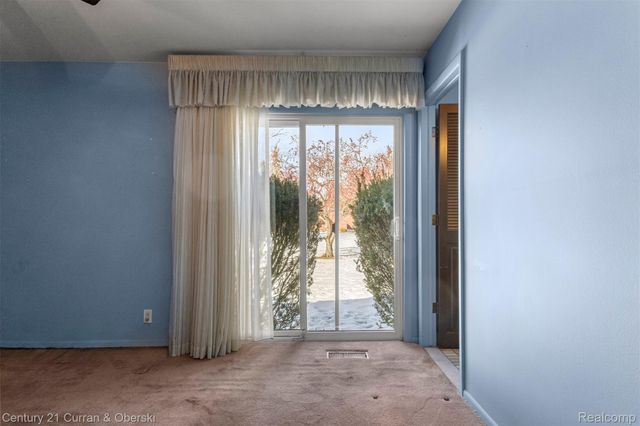 15 Kimberly Lane 56, Dearborn, MI 48120