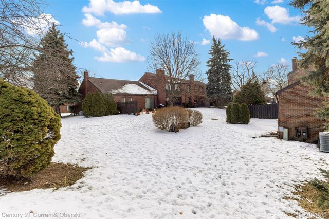 15 Kimberly Lane 56, Dearborn, MI 48120