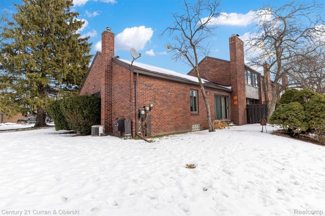 15 Kimberly Lane 56, Dearborn, MI 48120