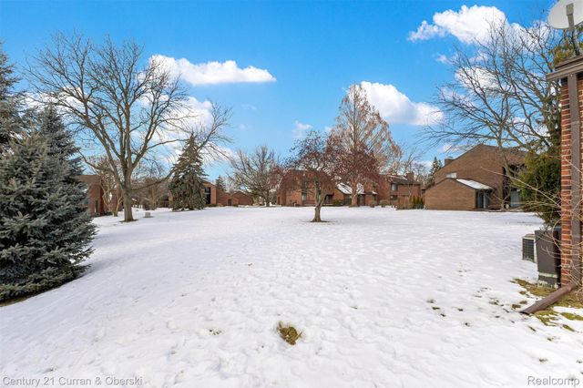 15 Kimberly Lane 56, Dearborn, MI 48120