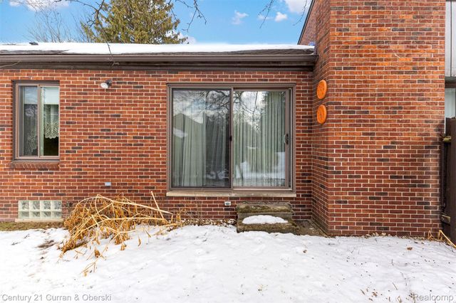 15 Kimberly Lane 56, Dearborn, MI 48120