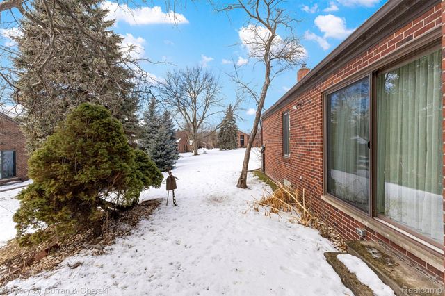 15 Kimberly Lane 56, Dearborn, MI 48120