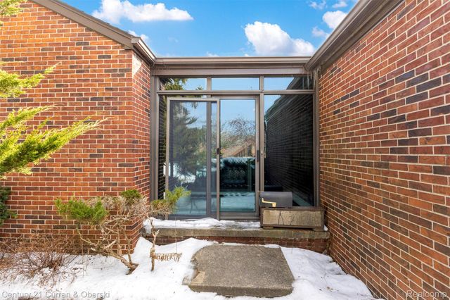 15 Kimberly Lane 56, Dearborn, MI 48120