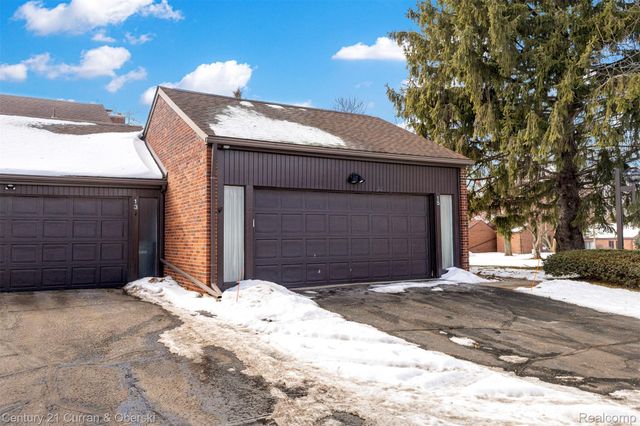 15 Kimberly Lane 56, Dearborn, MI 48120