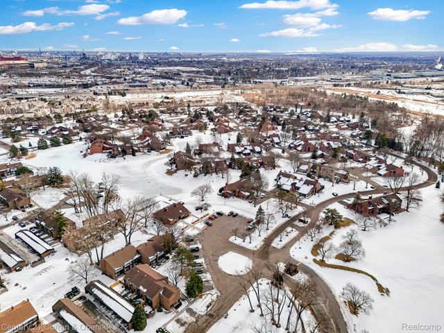 15 Kimberly Lane 56, Dearborn, MI 48120