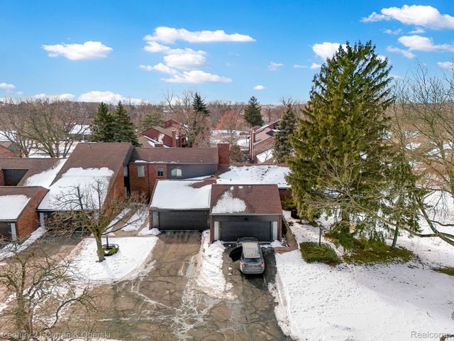 15 Kimberly Lane 56, Dearborn, MI 48120