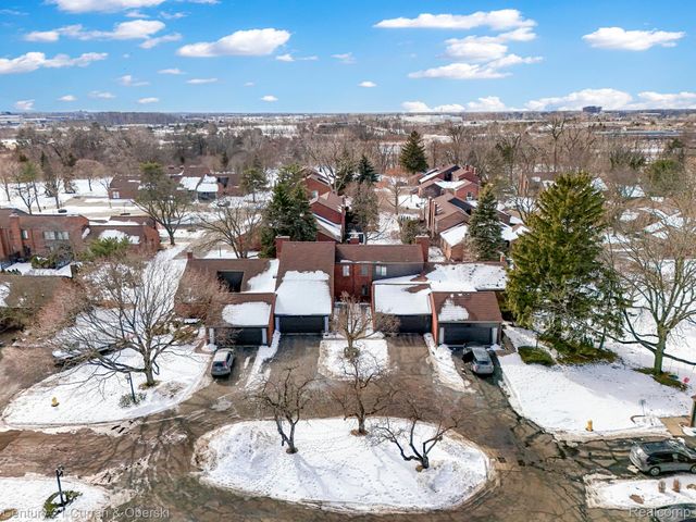 15 Kimberly Lane 56, Dearborn, MI 48120