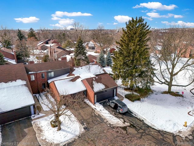 15 Kimberly Lane 56, Dearborn, MI 48120