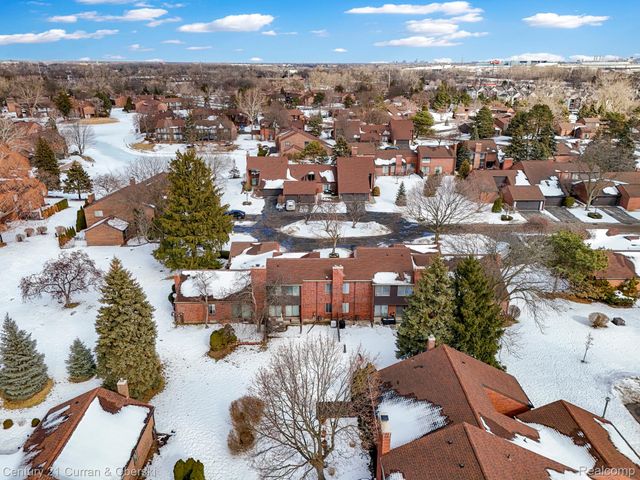 15 Kimberly Lane 56, Dearborn, MI 48120