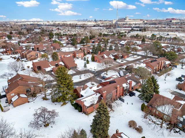 15 Kimberly Lane 56, Dearborn, MI 48120