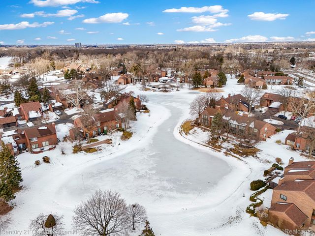 15 Kimberly Lane 56, Dearborn, MI 48120