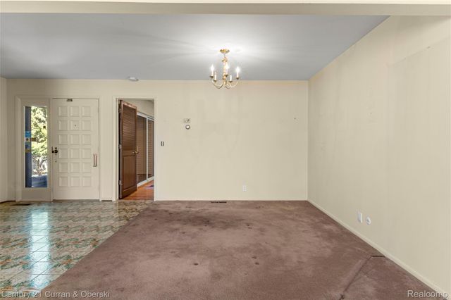 15 Kimberly Lane 56, Dearborn, MI 48120