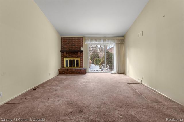 15 Kimberly Lane 56, Dearborn, MI 48120