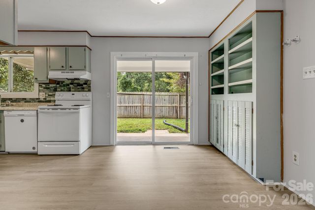 25 Hickory Tree Road, Asheville, NC 28805