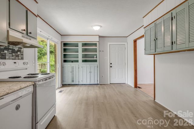 25 Hickory Tree Road, Asheville, NC 28805