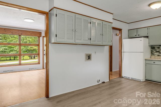 25 Hickory Tree Road, Asheville, NC 28805