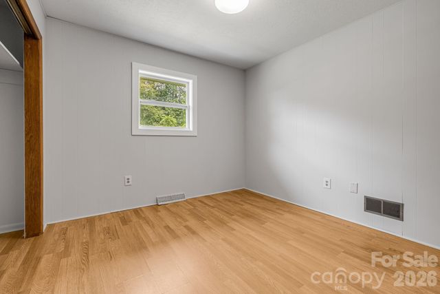 25 Hickory Tree Road, Asheville, NC 28805